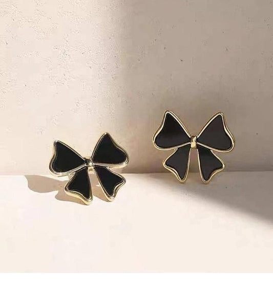 Bow design ear studs